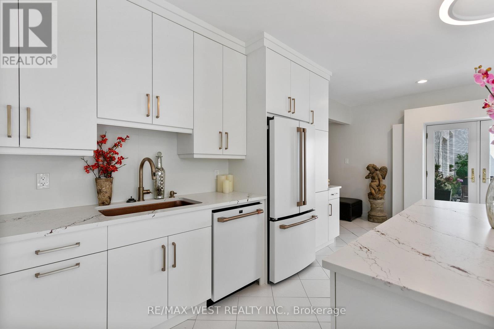 839 Erie Street E Property Photo 25