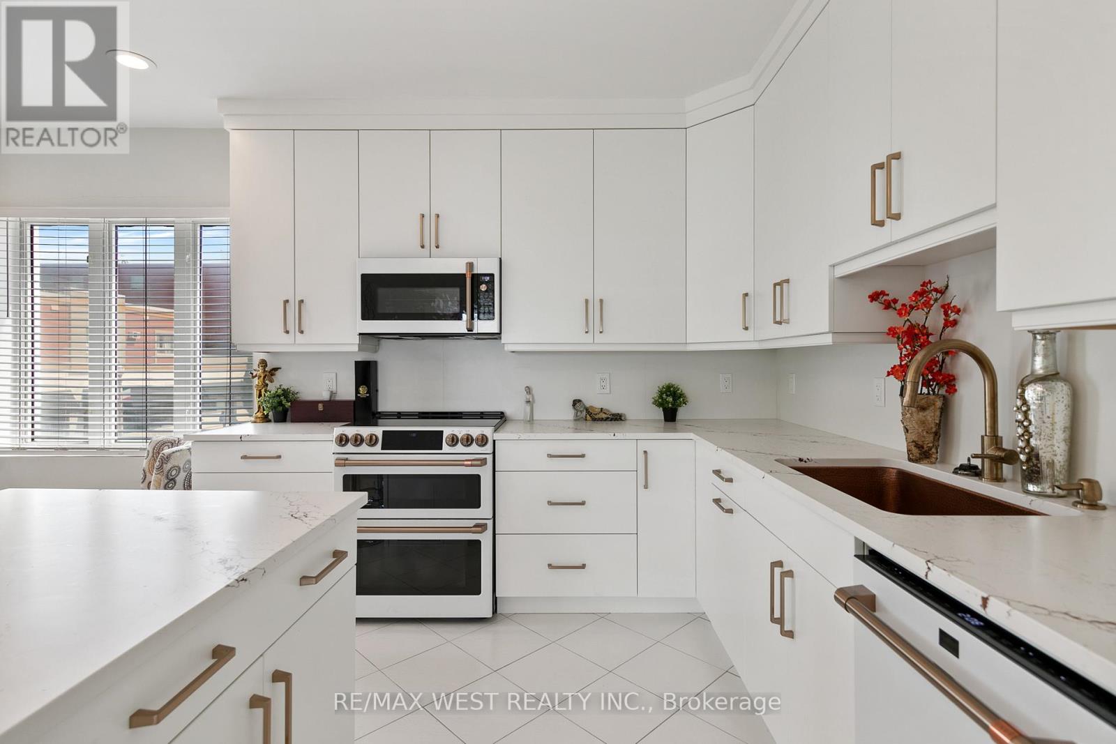 839 Erie Street E Property Photo 26