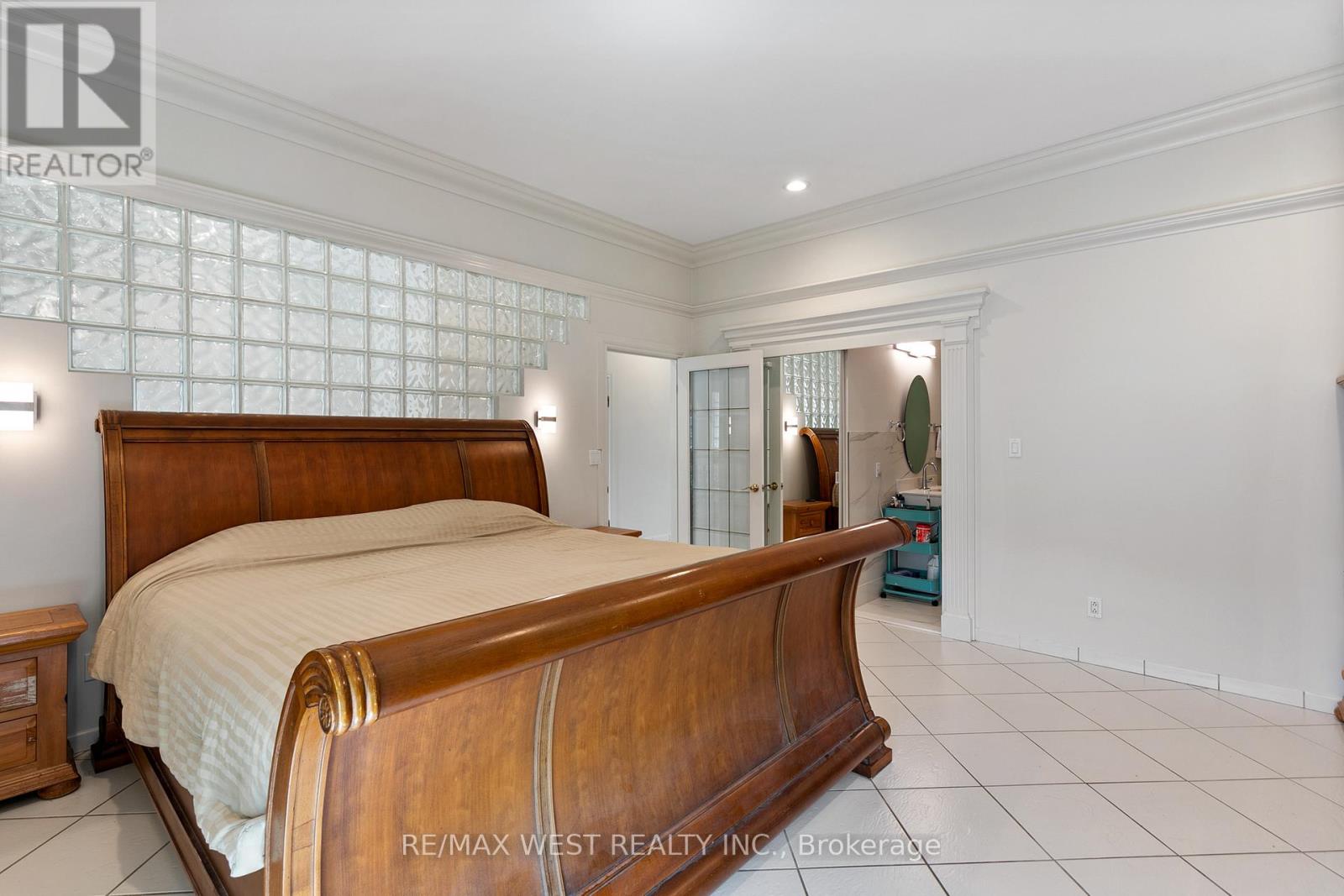 839 Erie Street E Property Photo 27