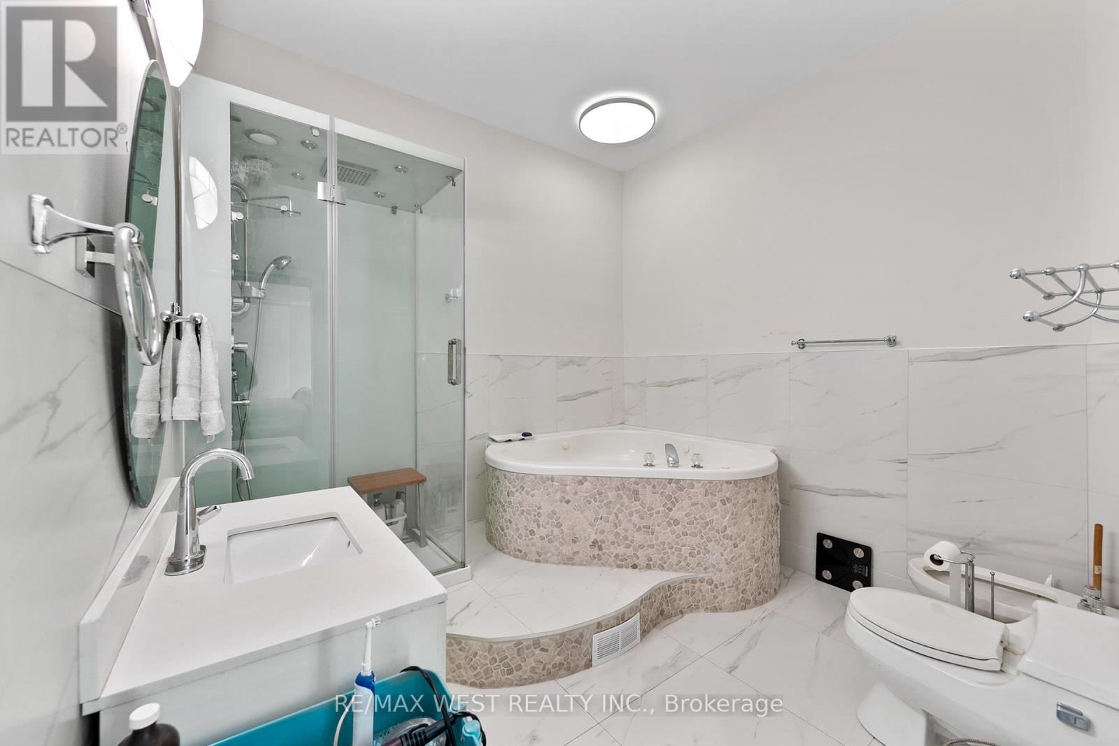 839 Erie Street E Property Photo 28