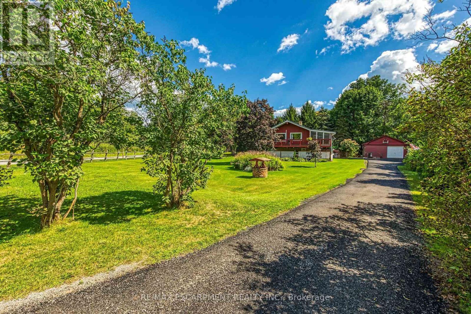 1686 Old Brock Street Property Photo 2