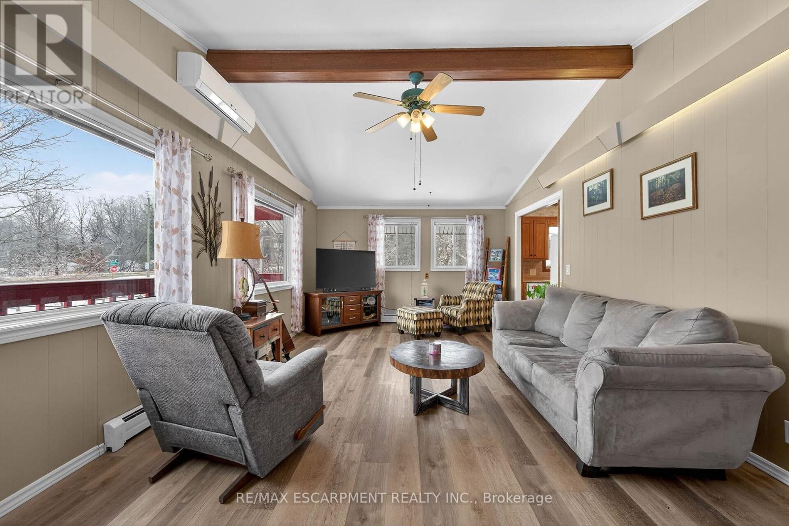 1686 Old Brock Street Property Photo 10