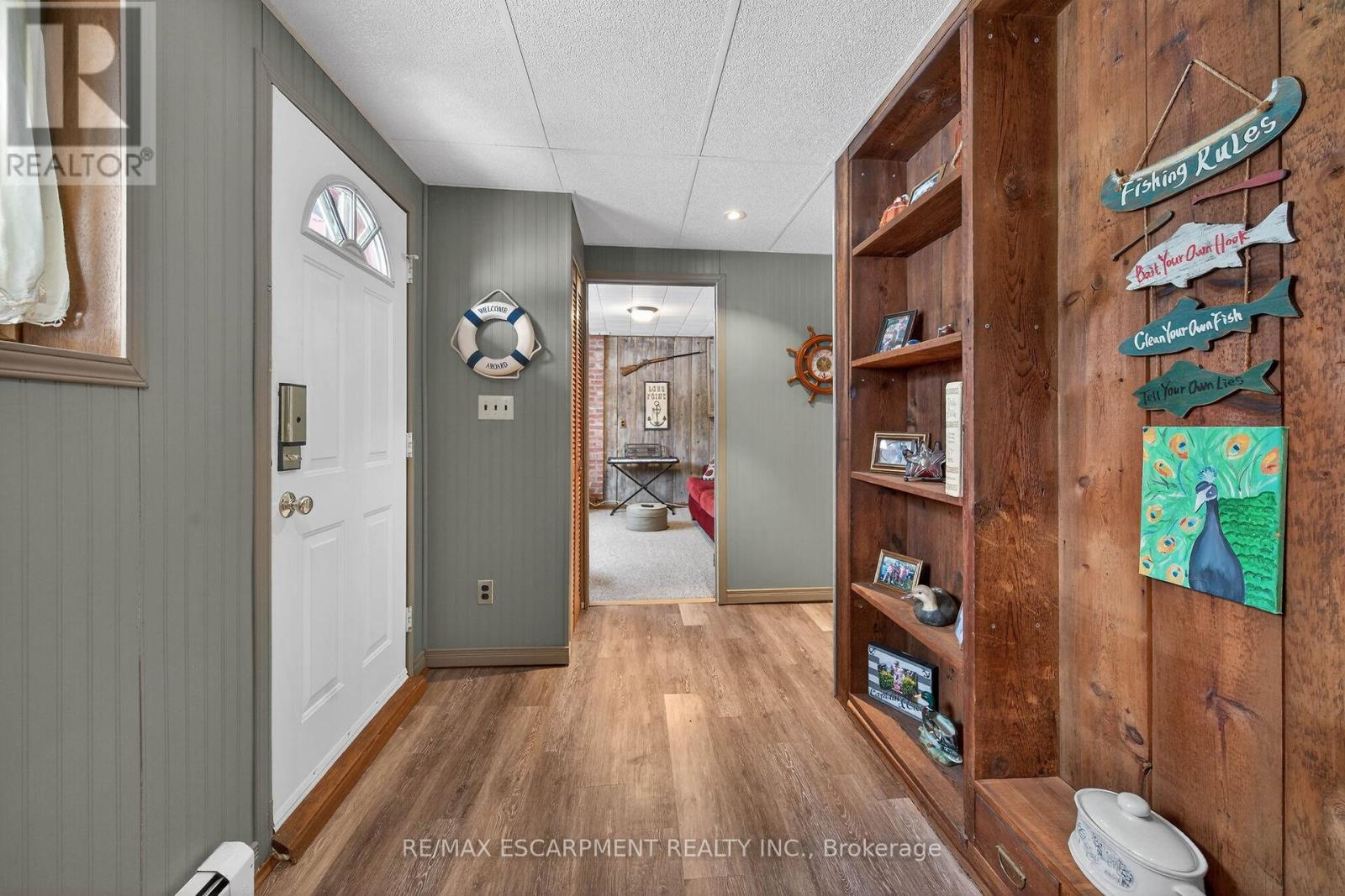 1686 Old Brock Street Property Photo 32