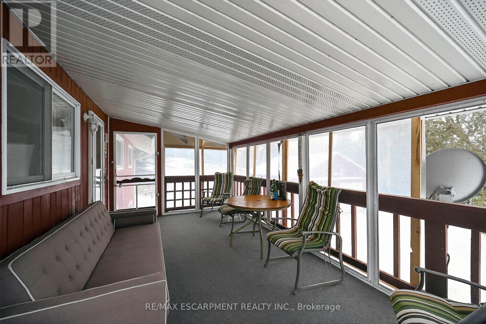 1686 Old Brock Street Property Photo 38