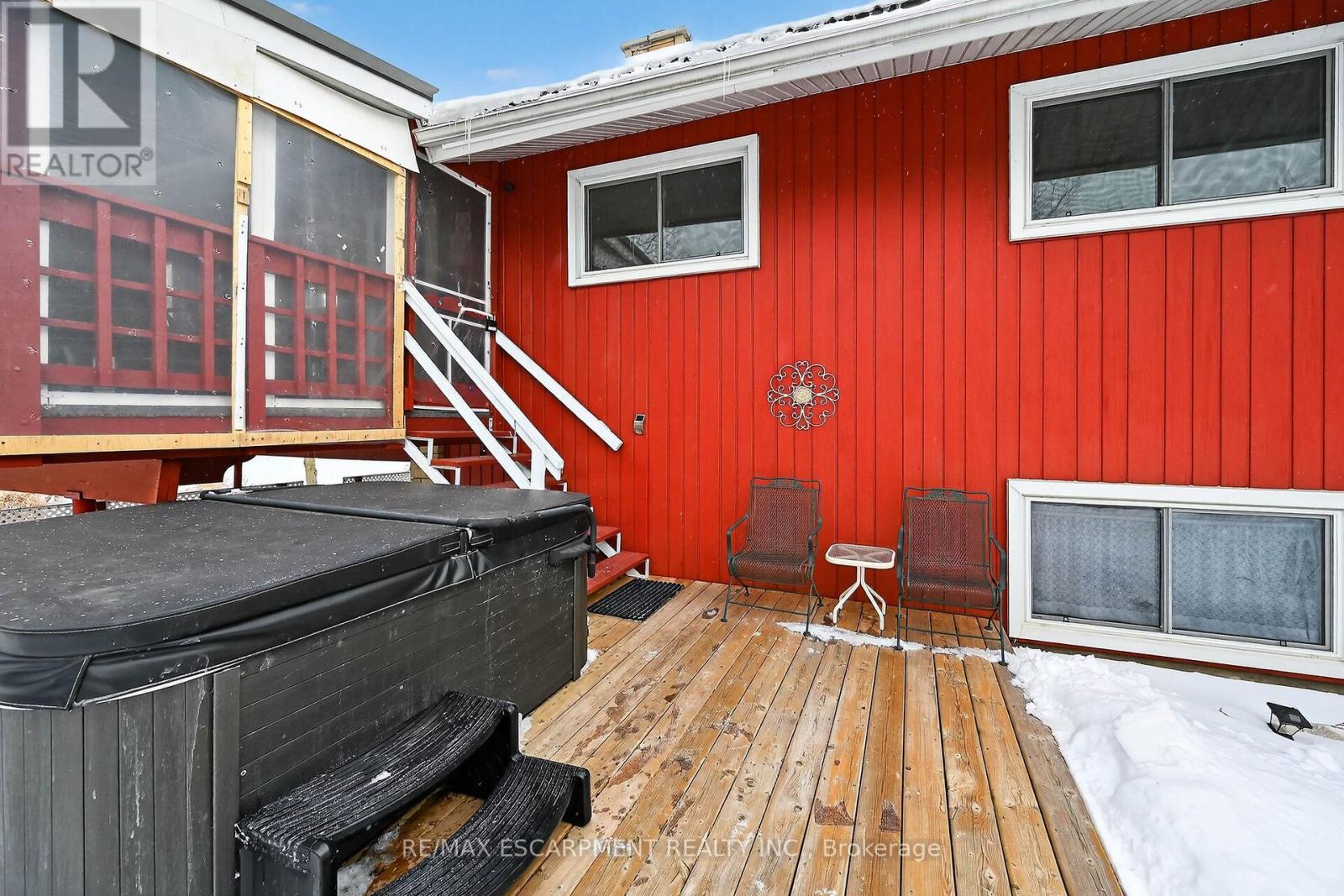 1686 Old Brock Street Property Photo 39