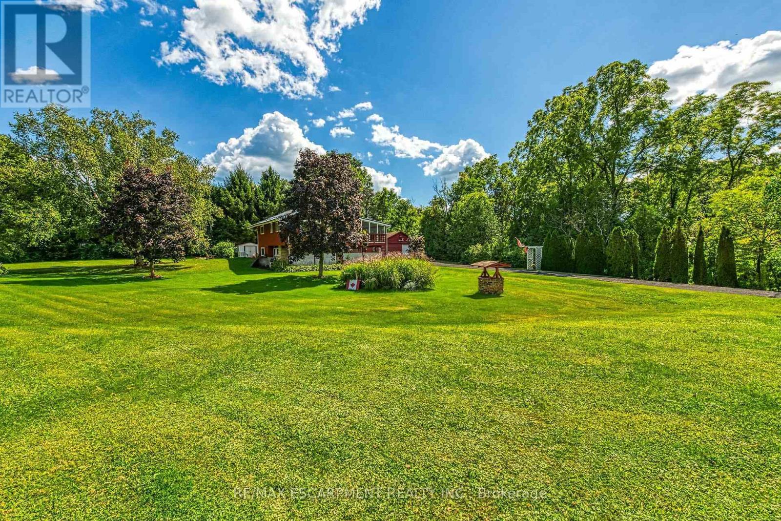 1686 Old Brock Street Property Photo 42