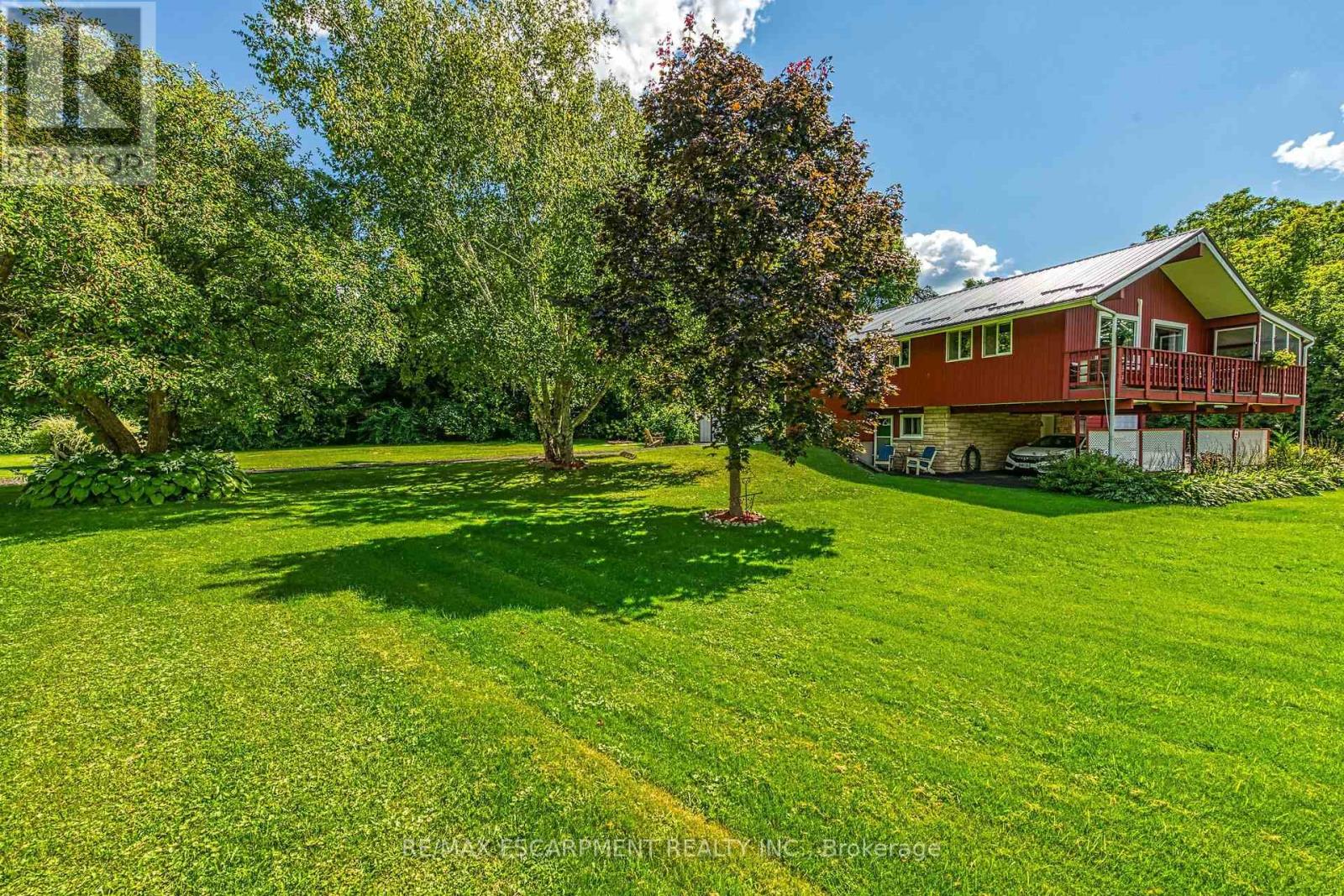 1686 Old Brock Street Property Photo 43