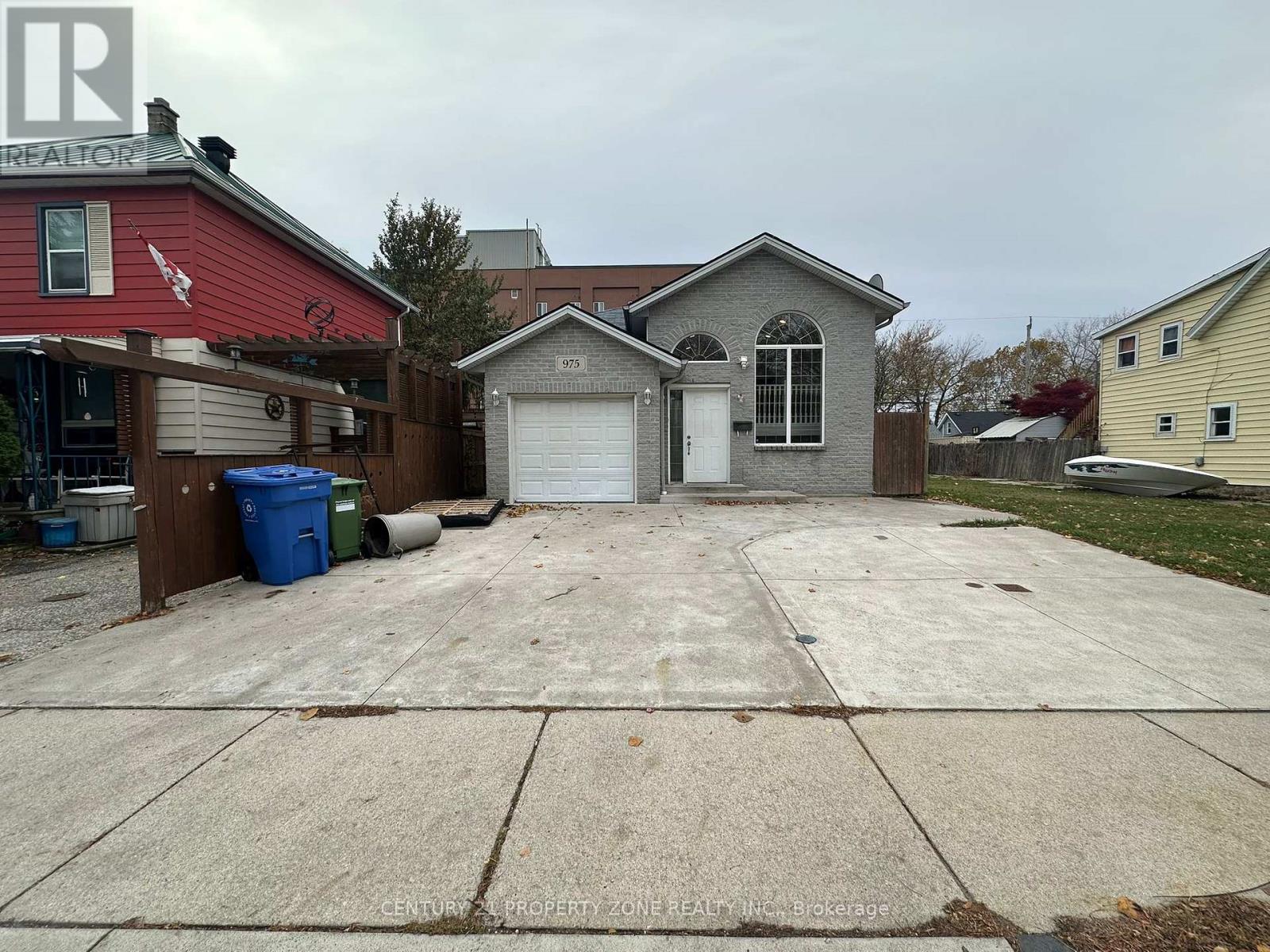 975 ALBERT ROAD Property Photo 1