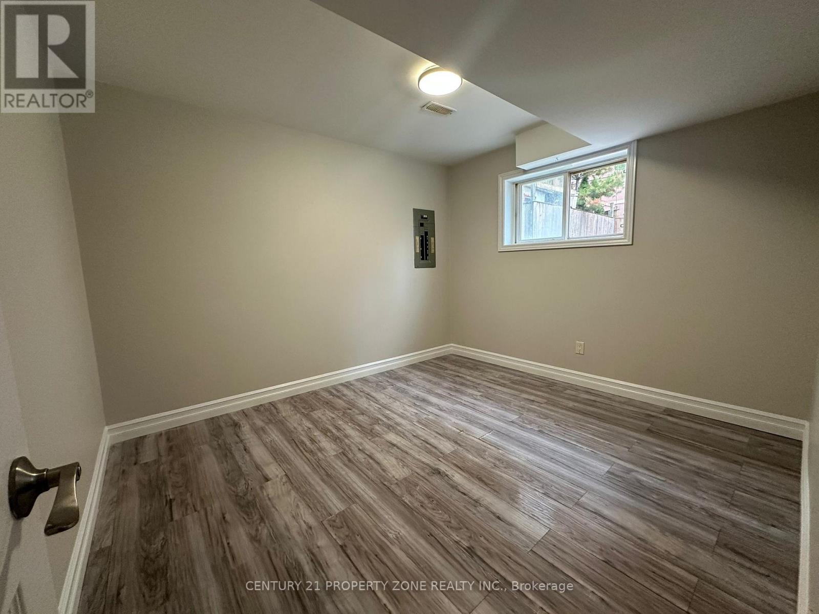 975 Albert Road Property Photo 8