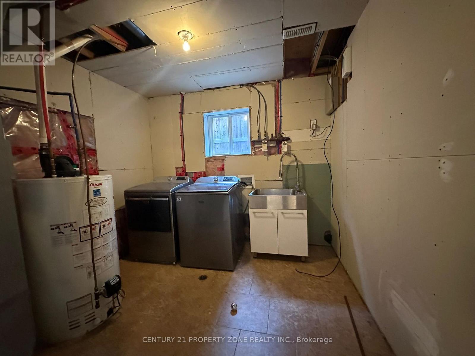 975 Albert Road Property Photo 11