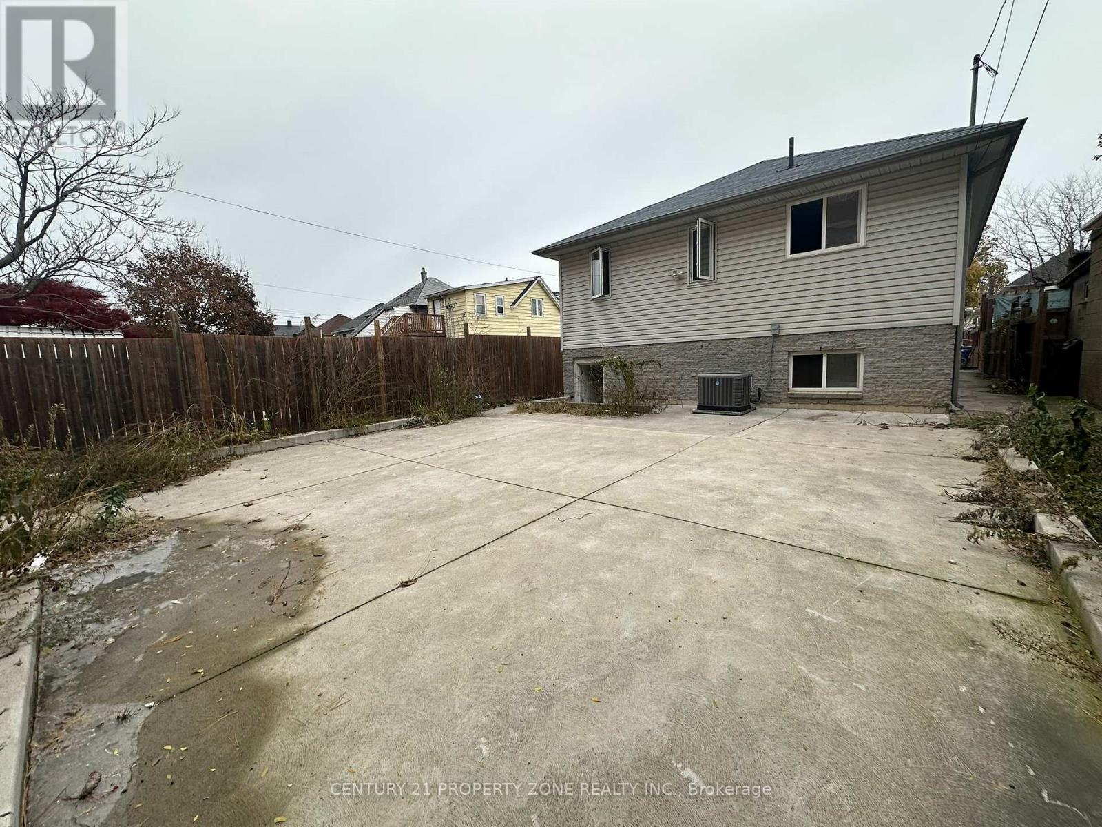 975 Albert Road Property Photo 18