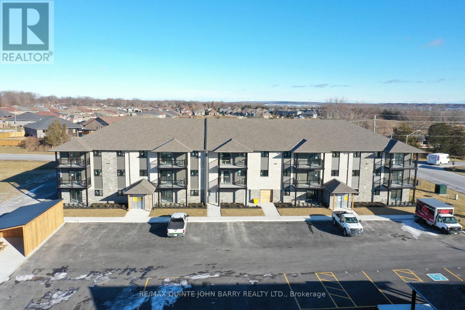 205-10 Hillside Meadow Drive Property Photo 14