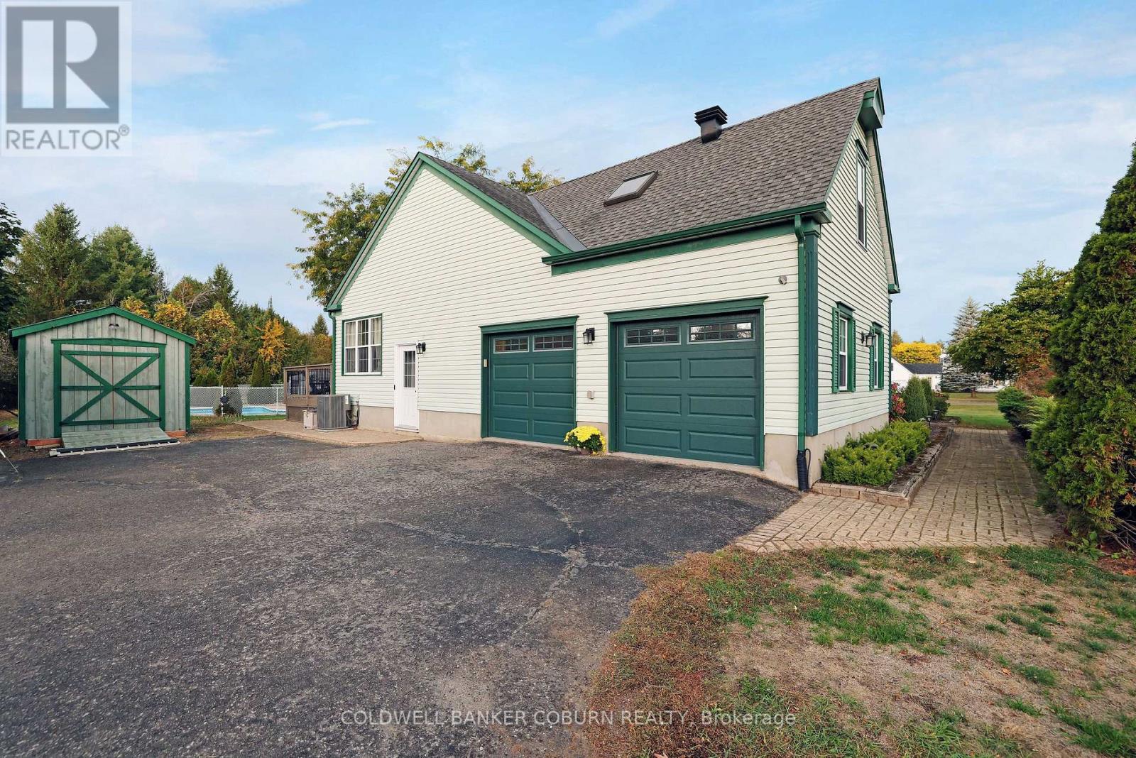 11 Kimberly Avenue Property Photo 4