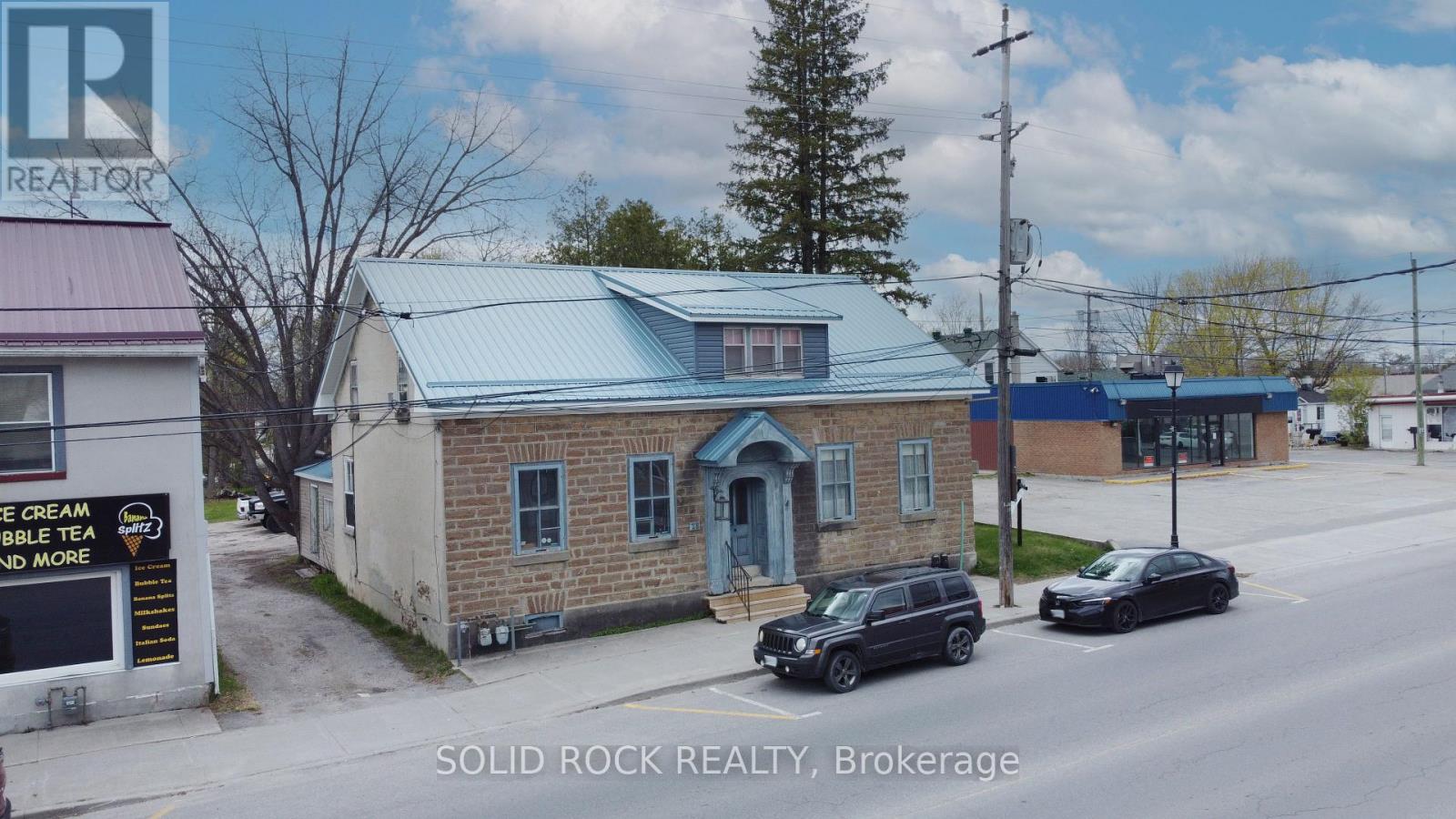 28 Wilson Street W Property Photo 3