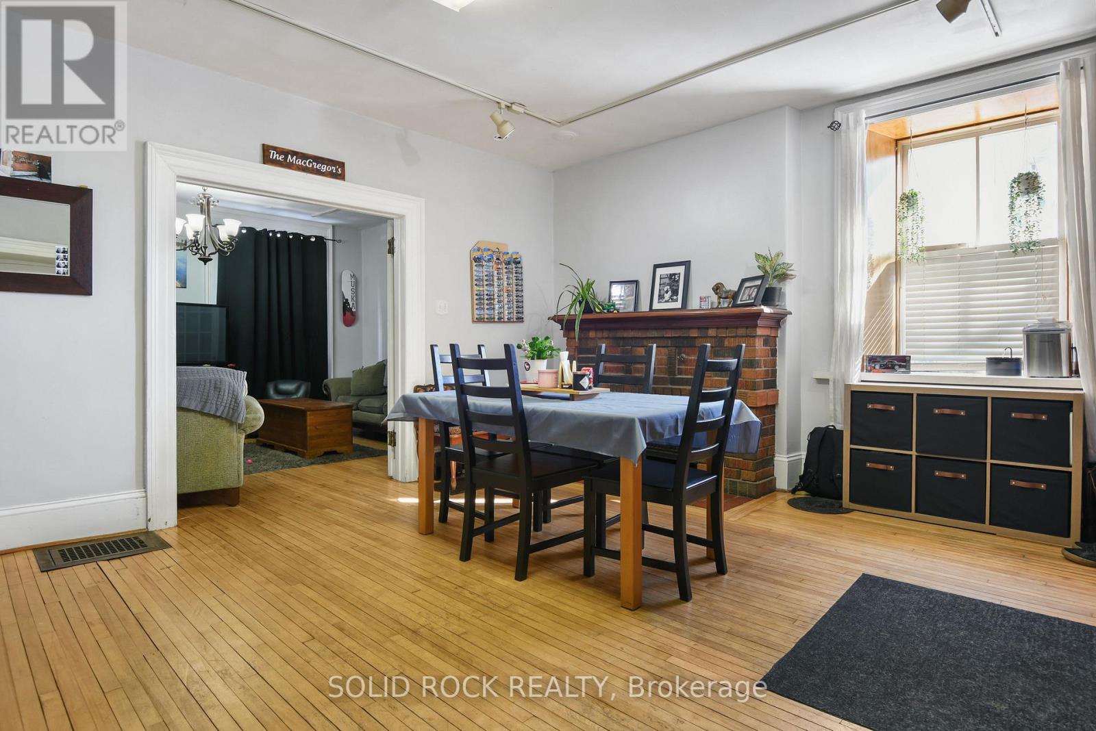 28 Wilson Street W Property Photo 9