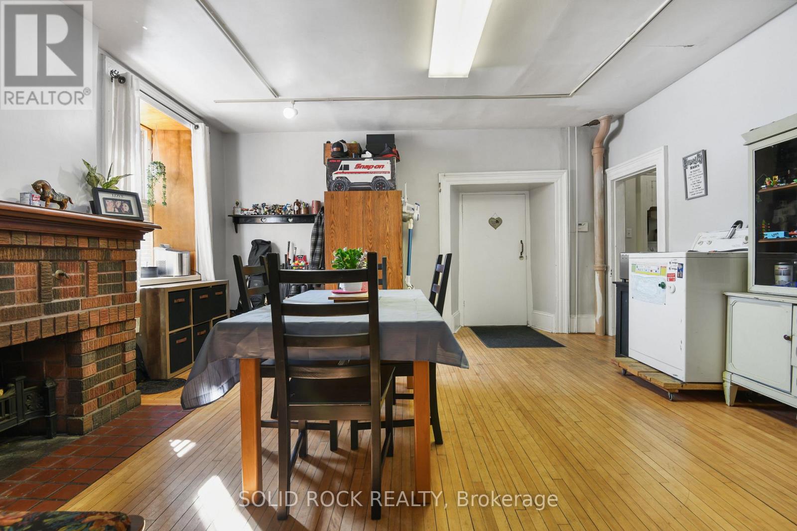 28 Wilson Street W Property Photo 10