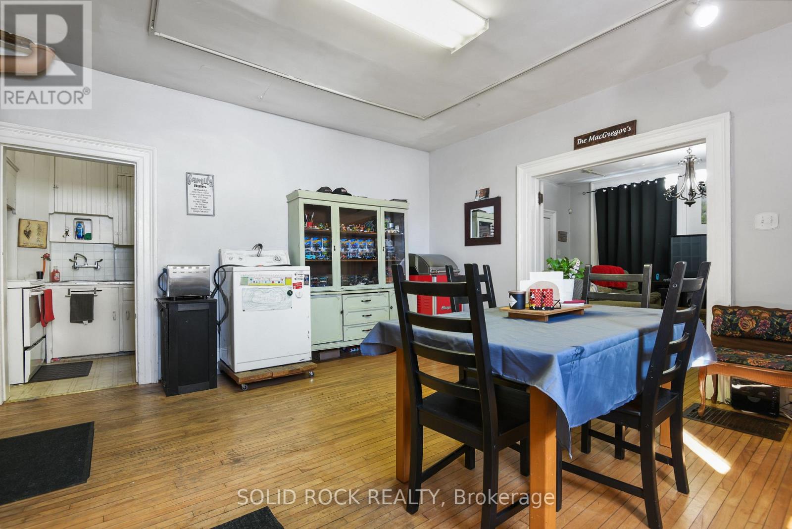 28 Wilson Street W Property Photo 12