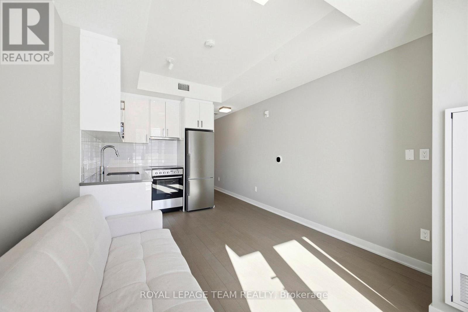 209 - 360 Deschatelets Avenue E Property Photo 6