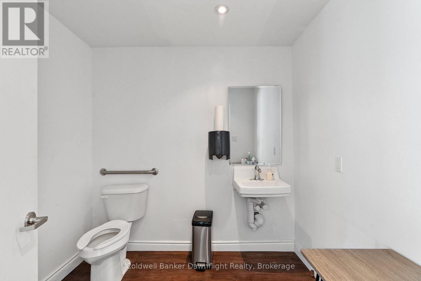 437 Main Street Property Photo 8