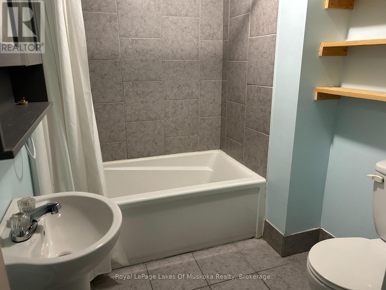 190 Ecclestone Drive Property Photo 6