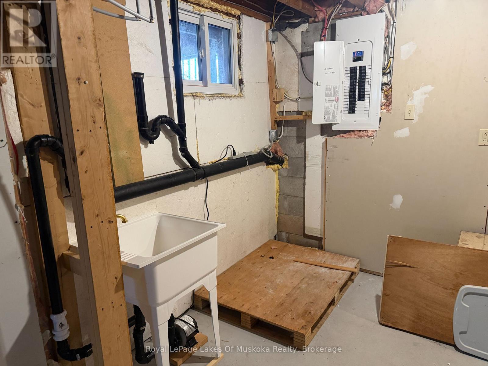 190 Ecclestone Drive Property Photo 15