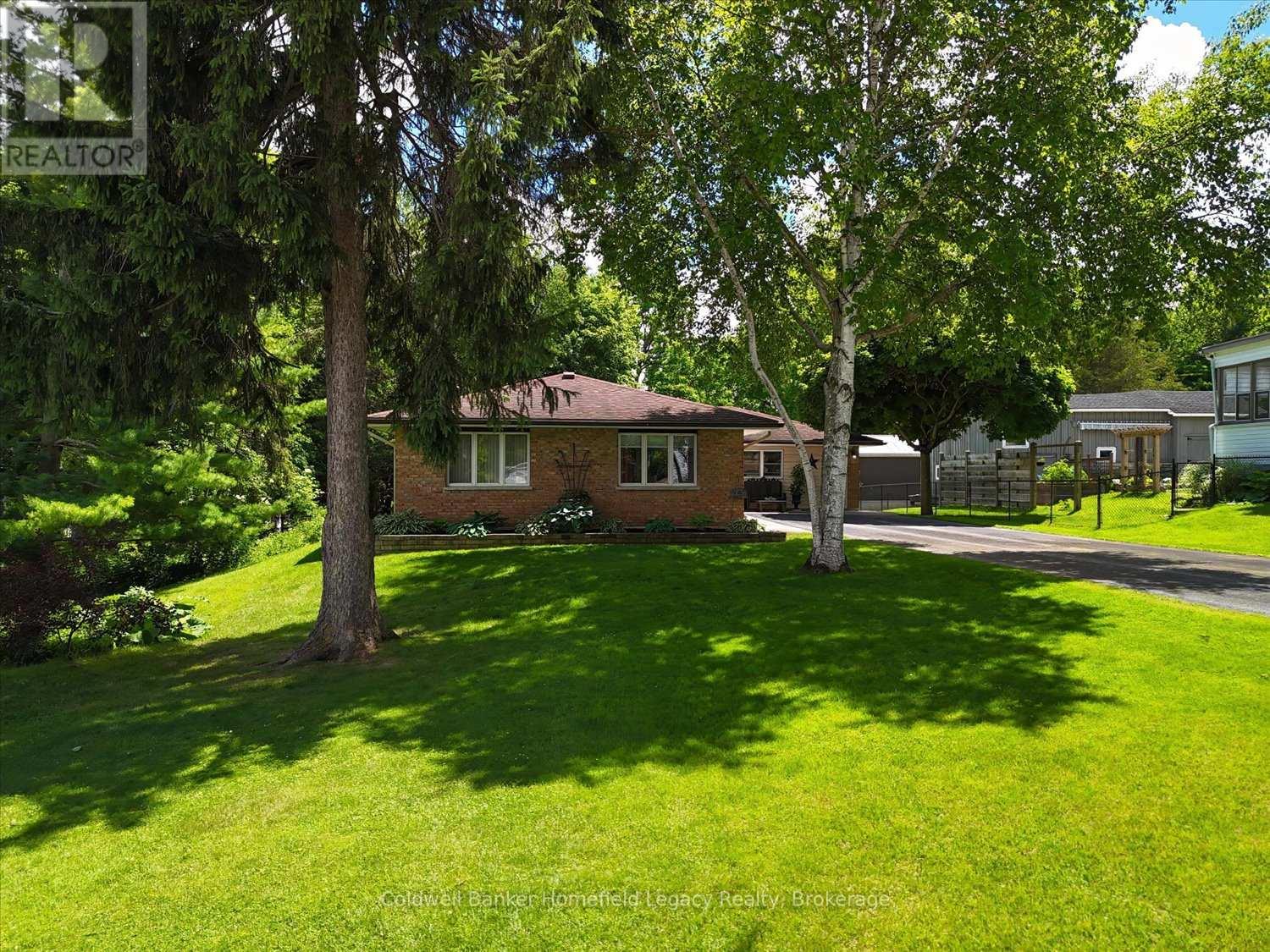 120 Jones Street W Property Photo 2