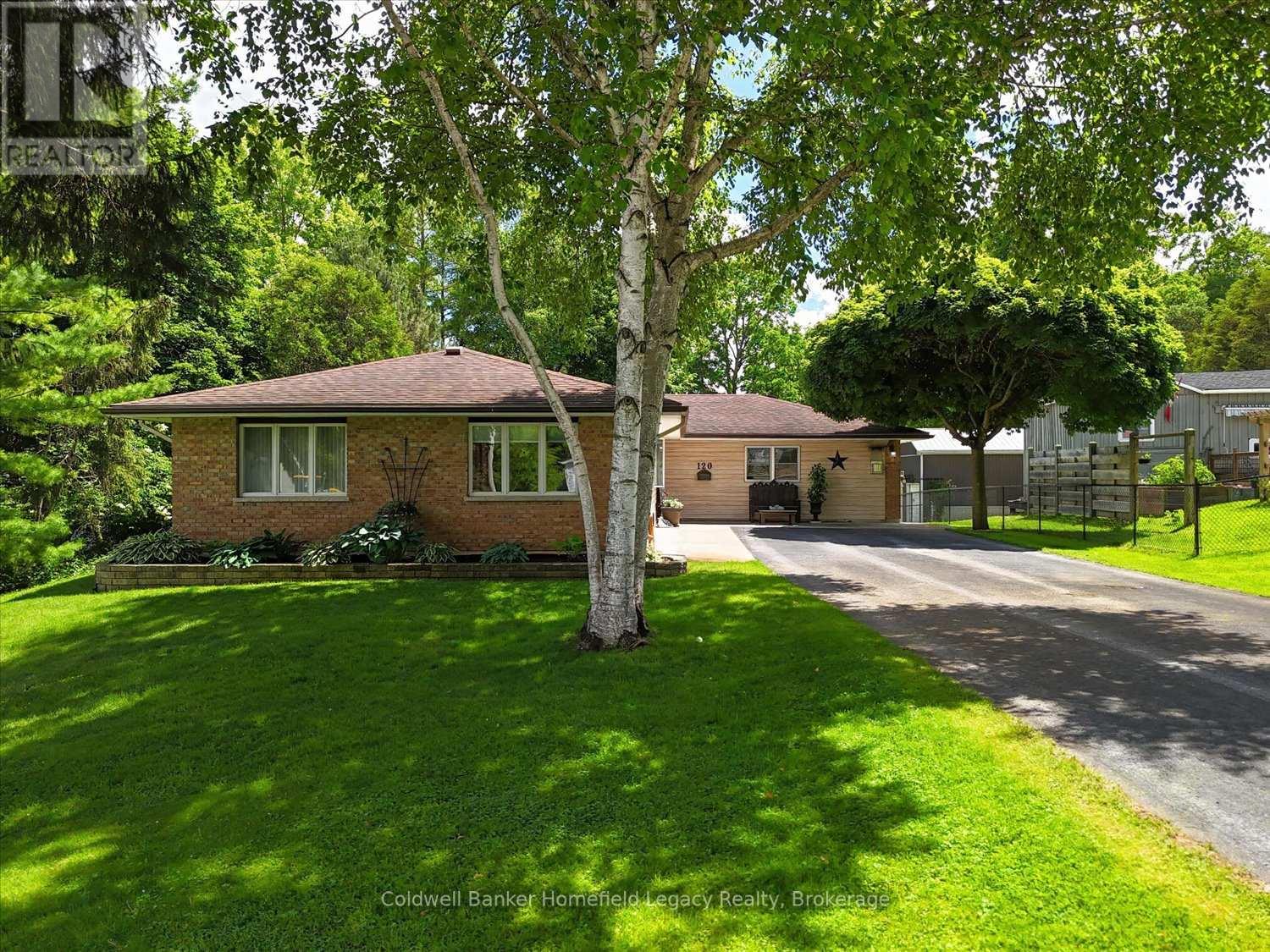 120 Jones Street W Property Photo 6