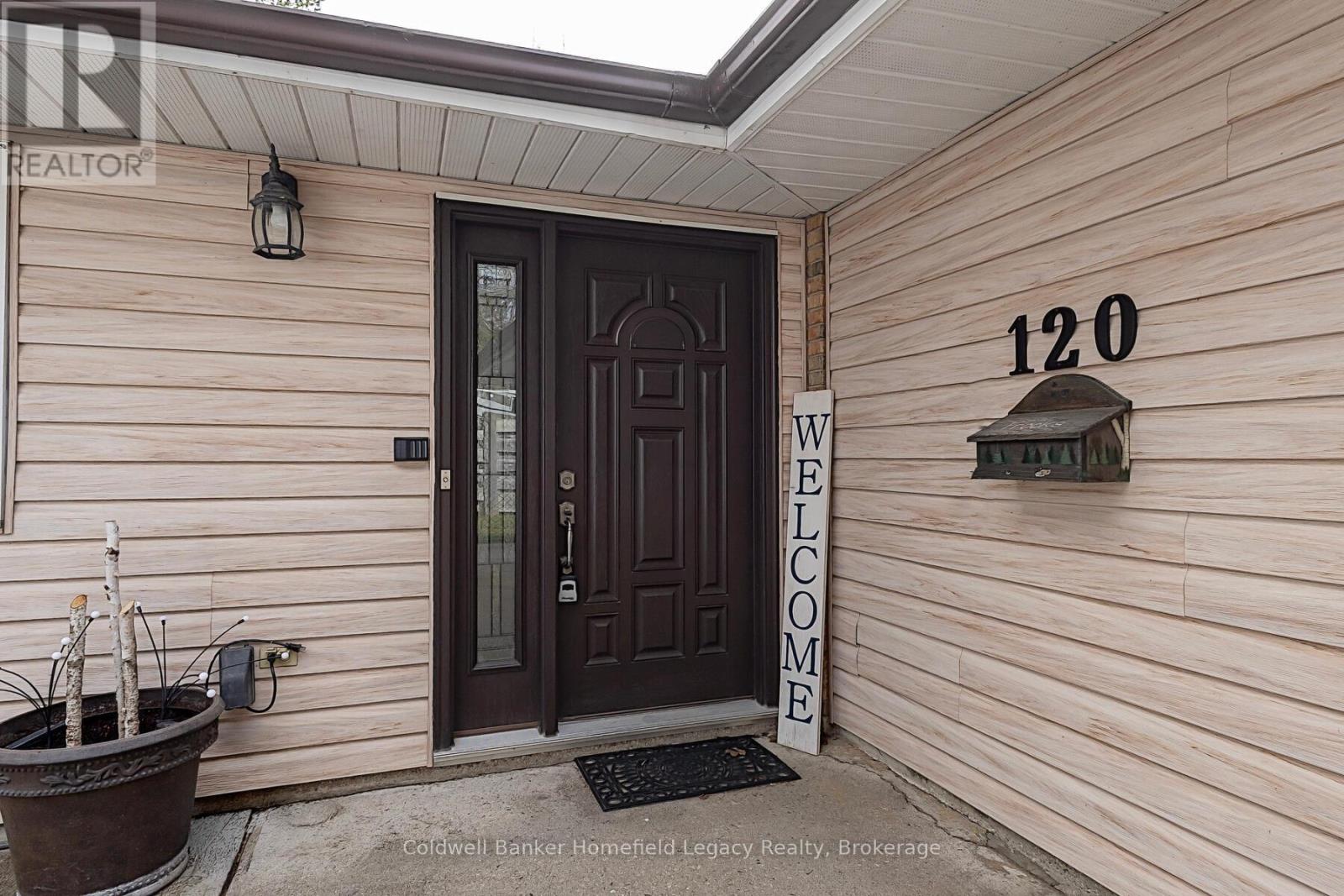 120 Jones Street W Property Photo 7