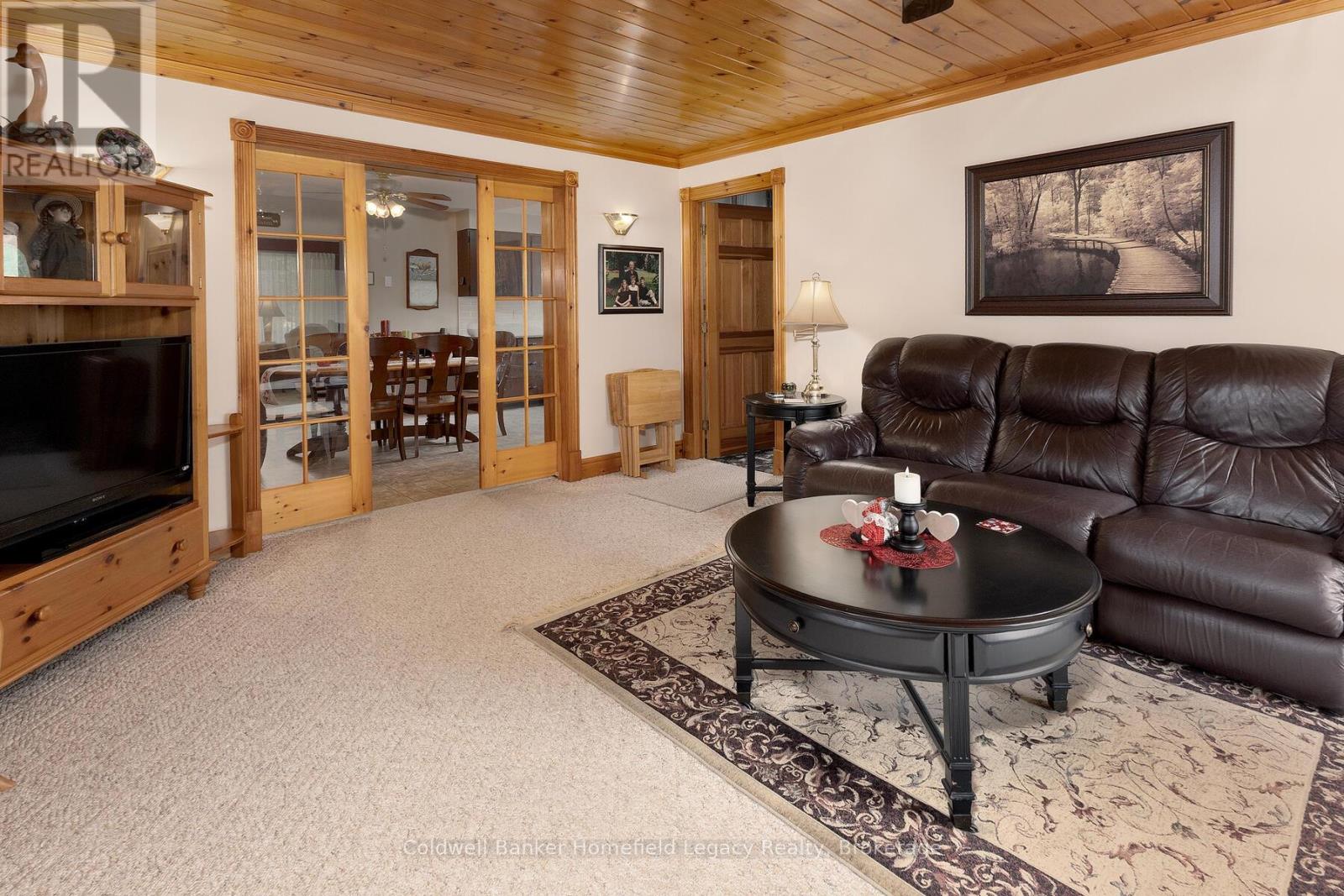 120 Jones Street W Property Photo 11