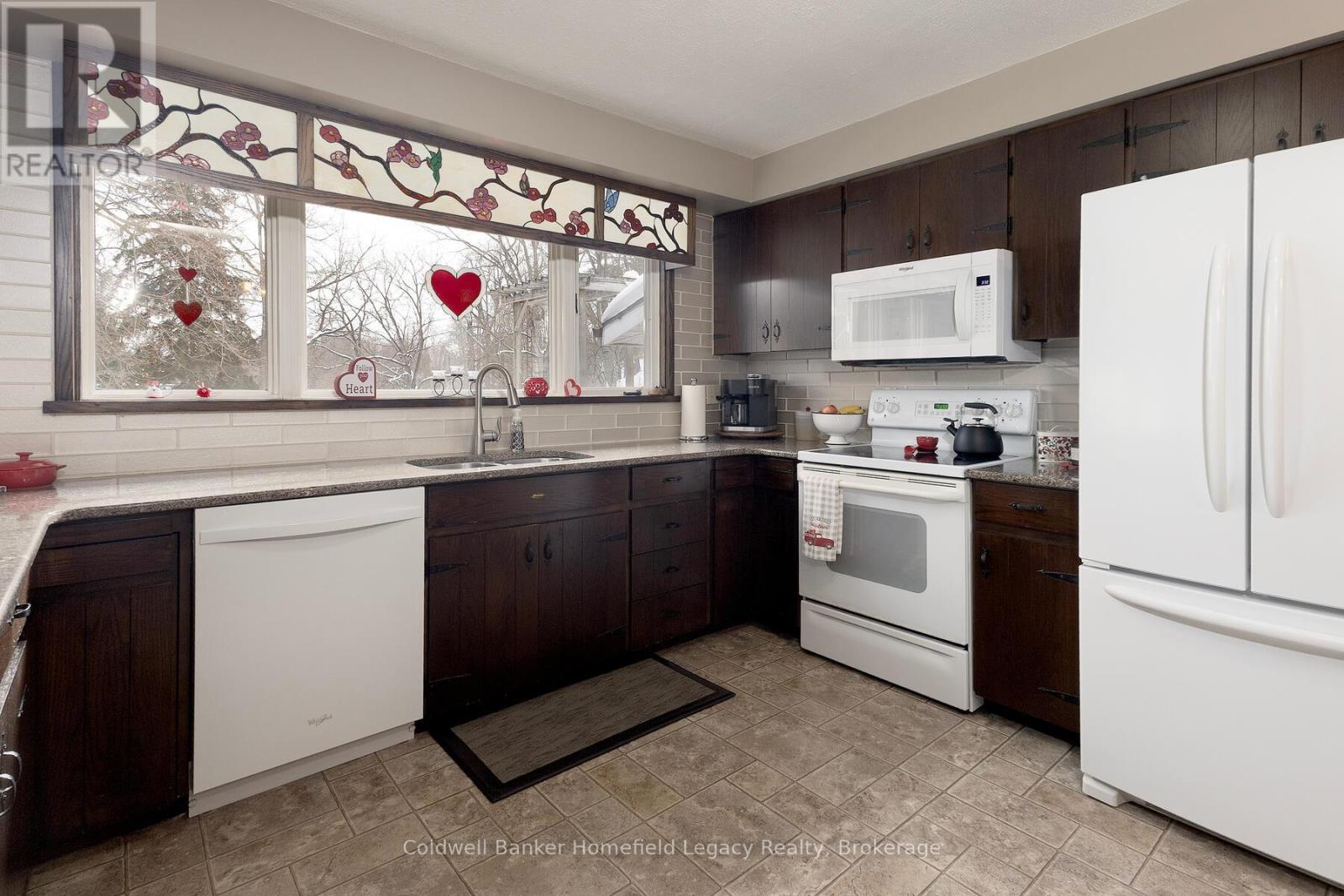 120 Jones Street W Property Photo 15