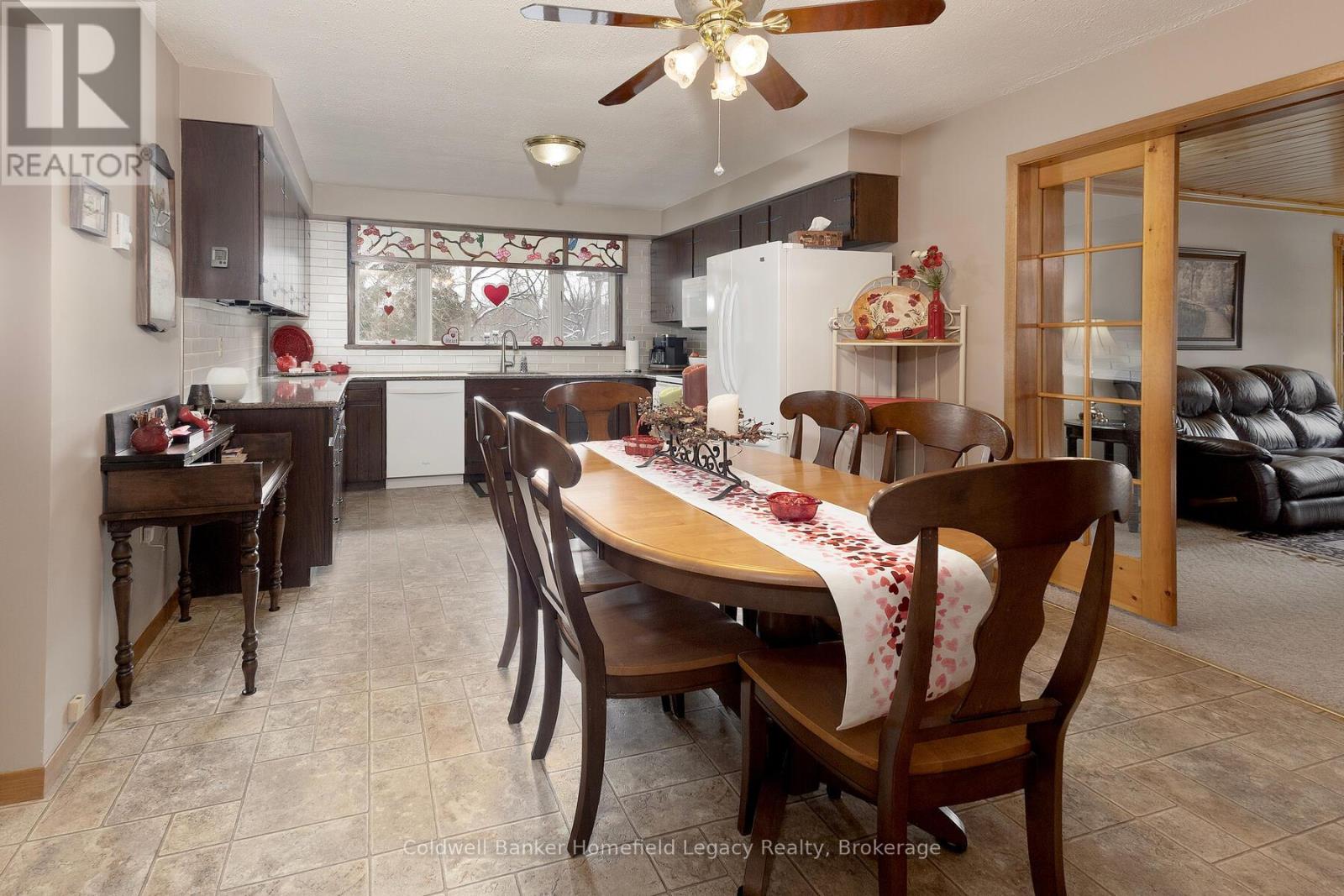 120 Jones Street W Property Photo 19