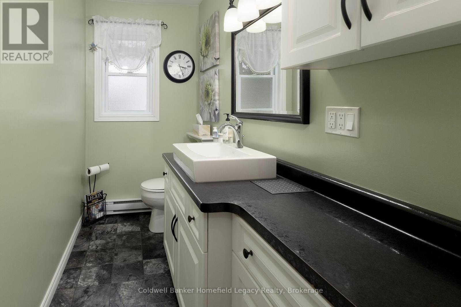 120 Jones Street W Property Photo 30