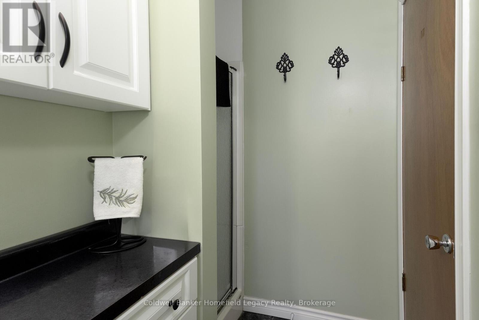 120 Jones Street W Property Photo 31