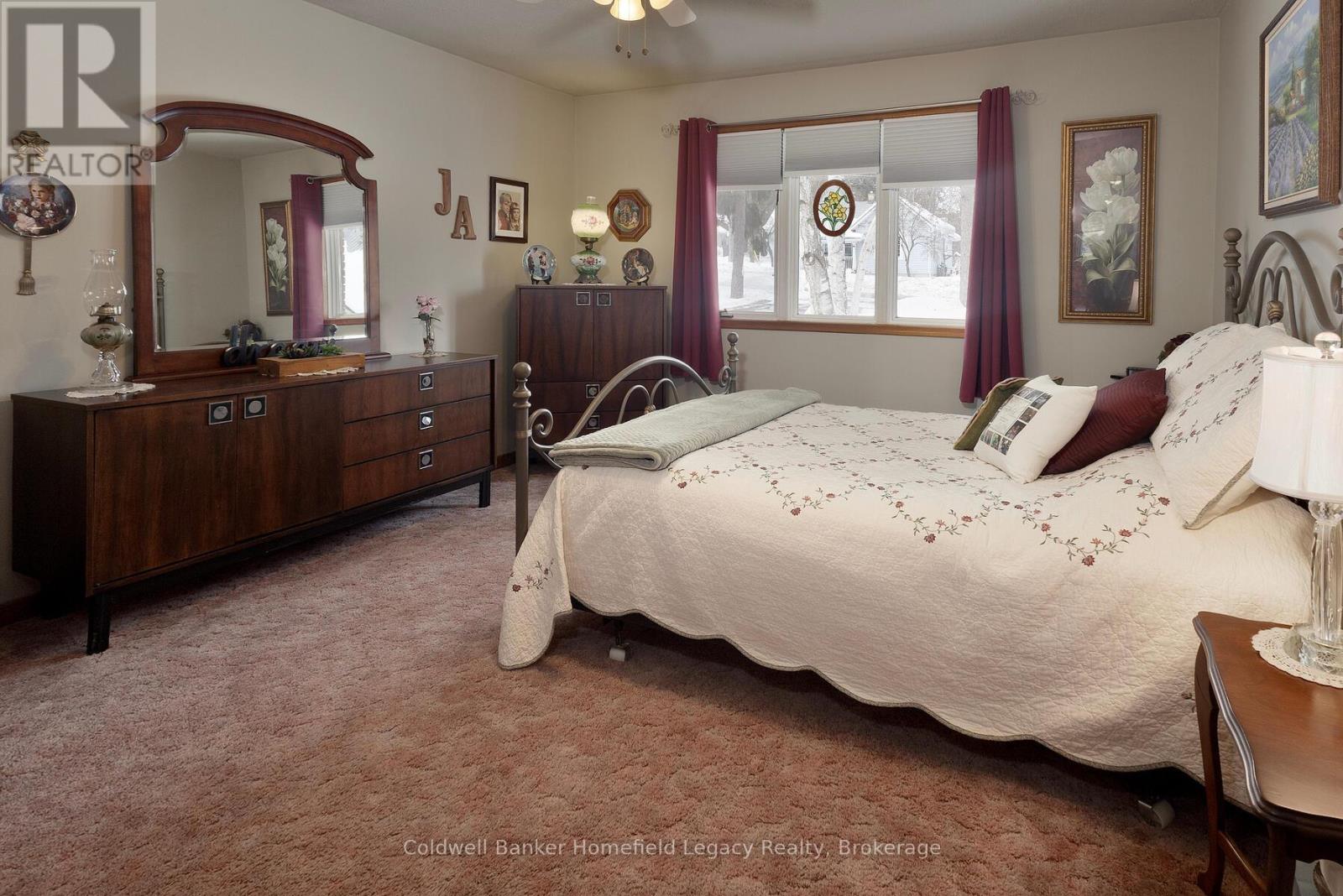 120 Jones Street W Property Photo 35