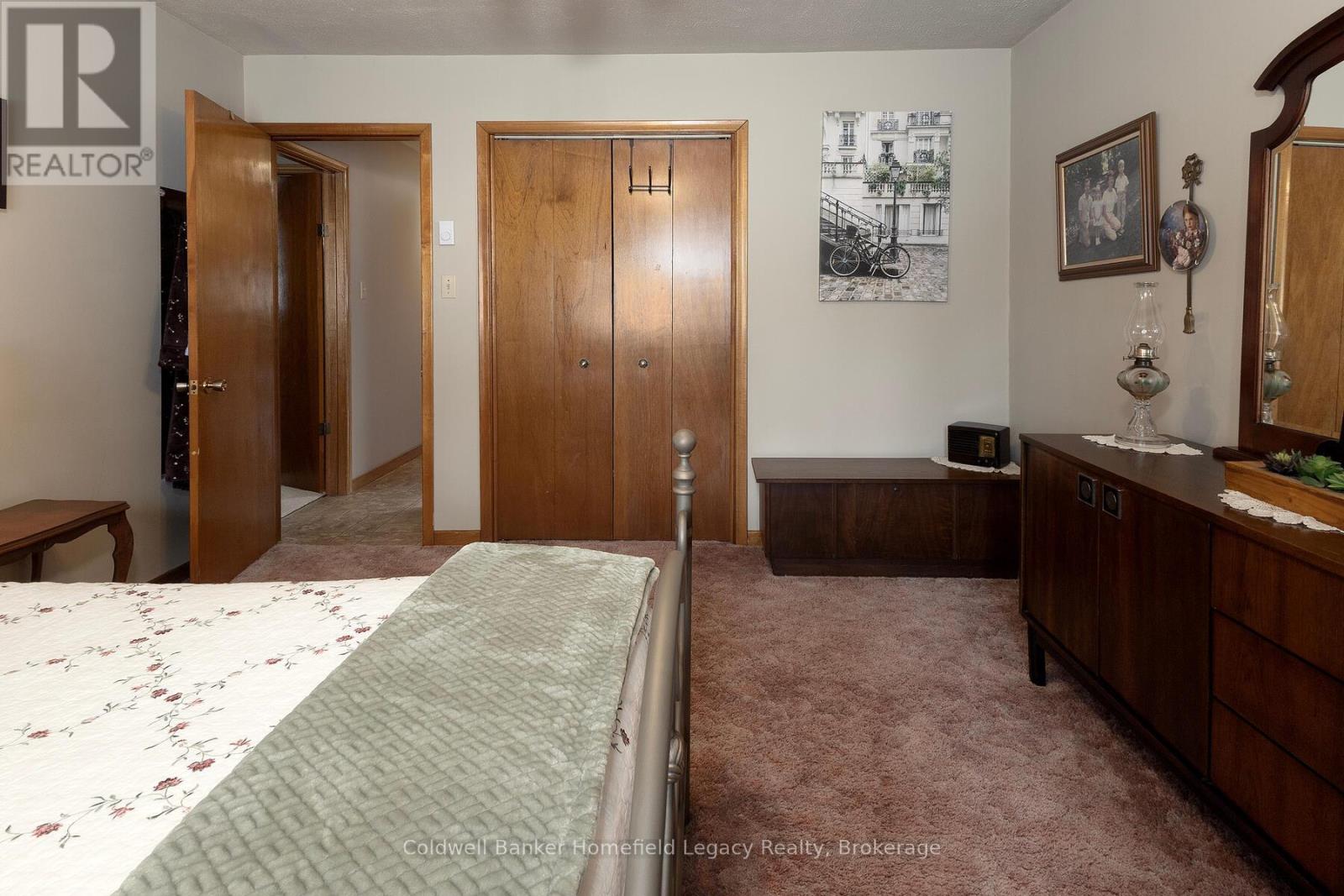 120 Jones Street W Property Photo 37