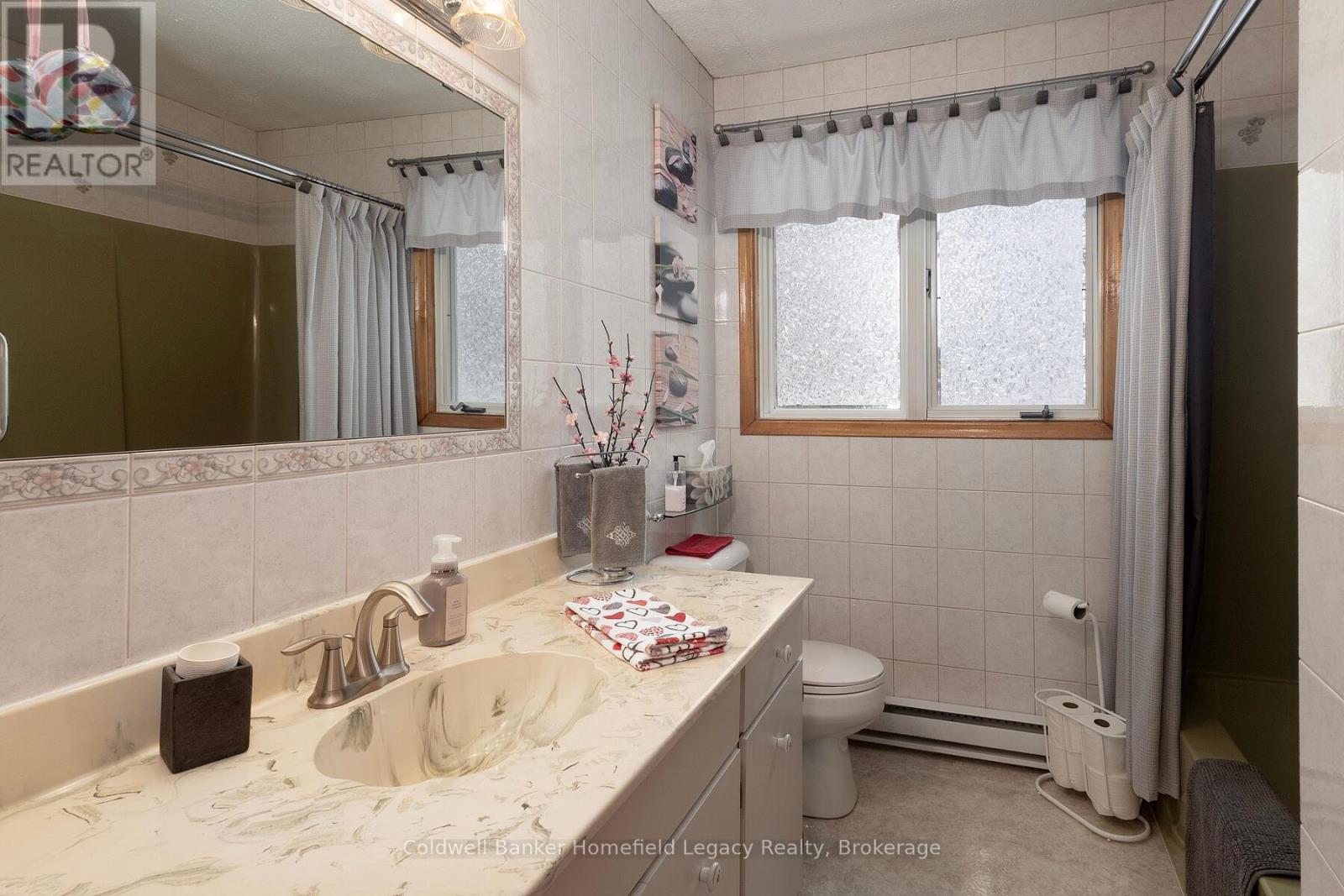 120 Jones Street W Property Photo 38