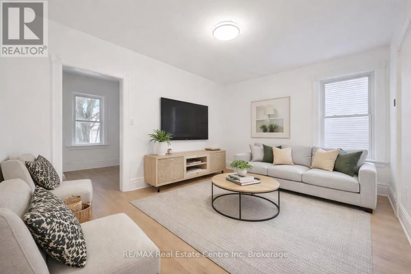 136 Paisley Street Property Photo 2