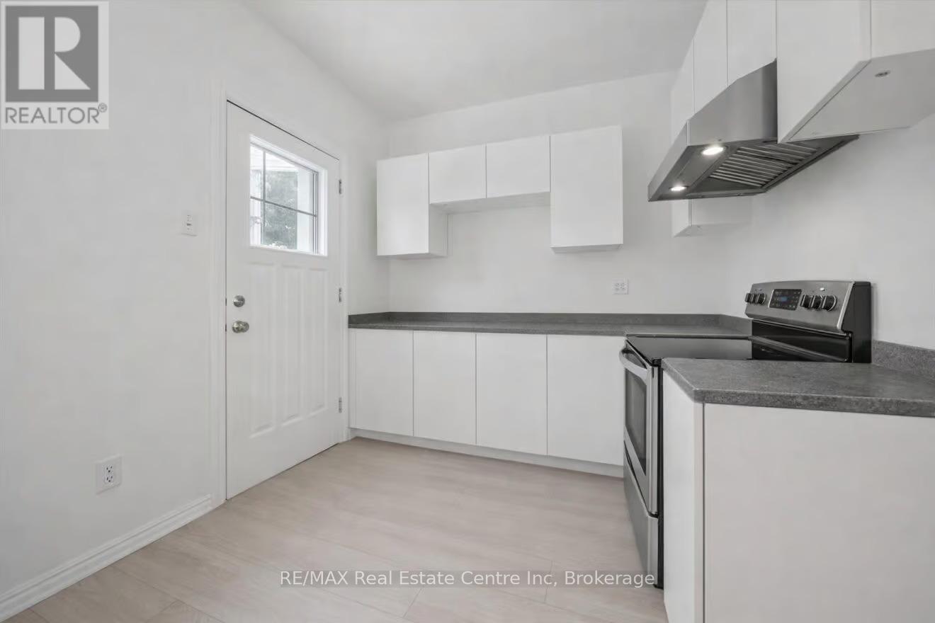 136 Paisley Street Property Photo 3