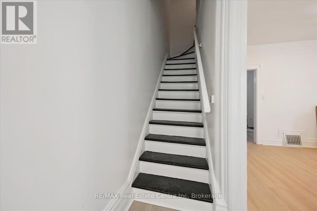136 Paisley Street Property Photo 5