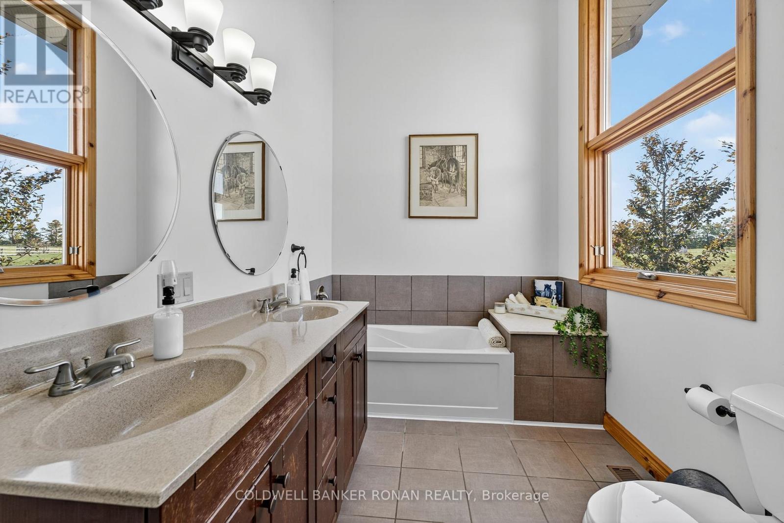 796271 3rd Line E Property Photo 20