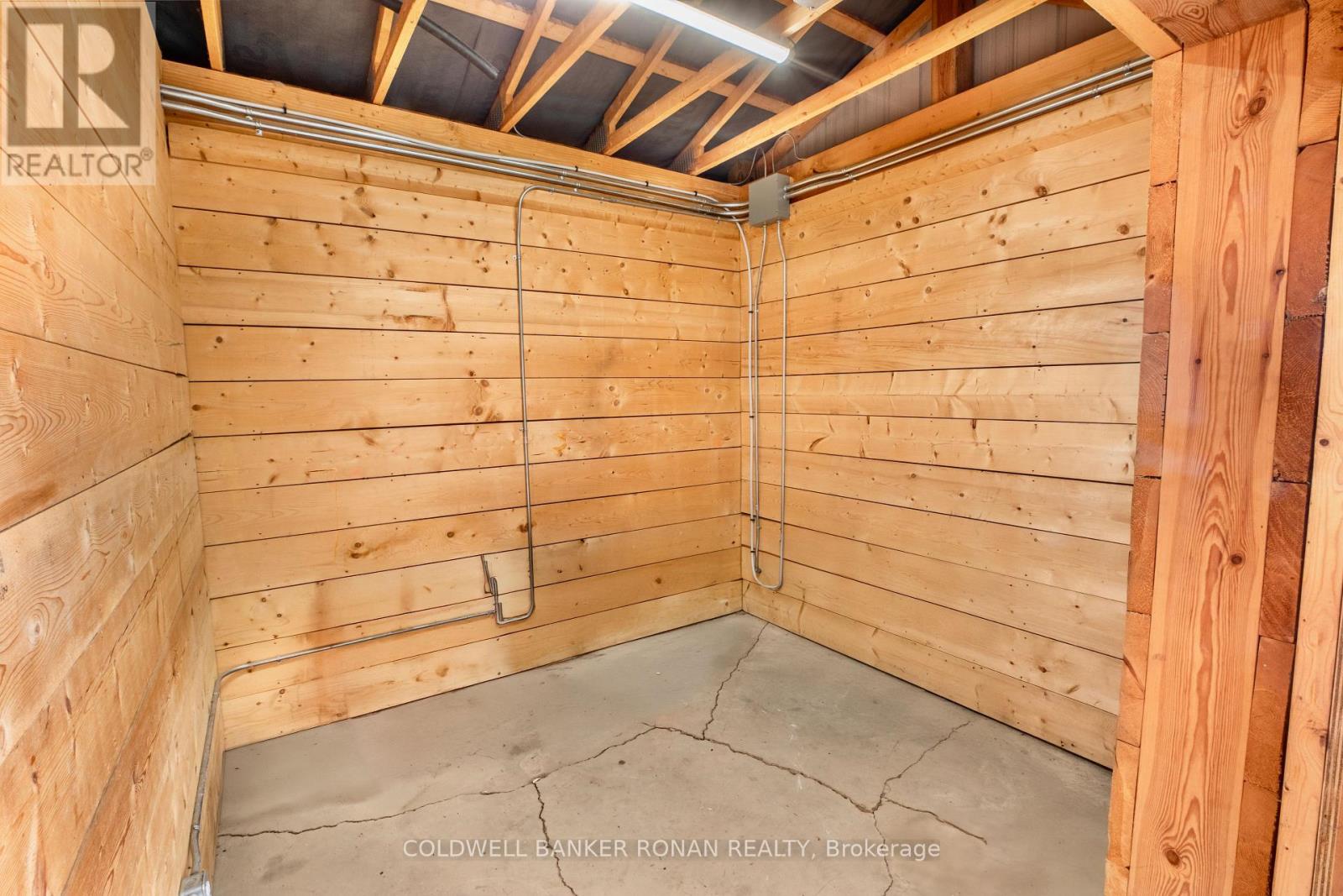 796271 3rd Line E Property Photo 38