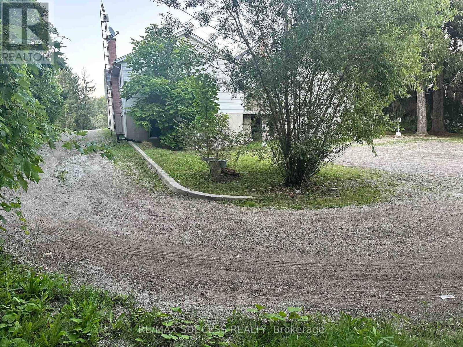 B - 28 Brock Road N Property Photo 3