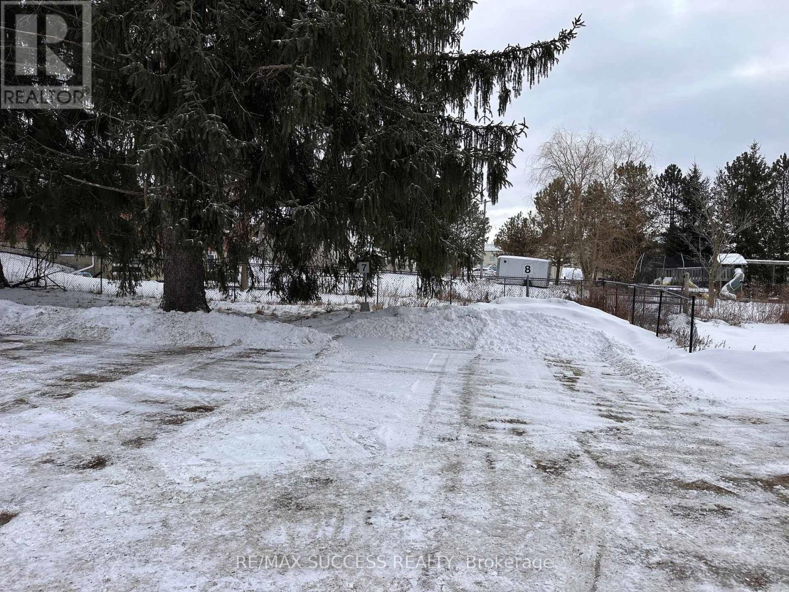 B - 28 Brock Road N Property Photo 24