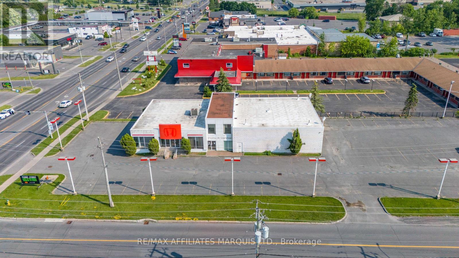 1200 Brookdale Avenue N Property Photo 2