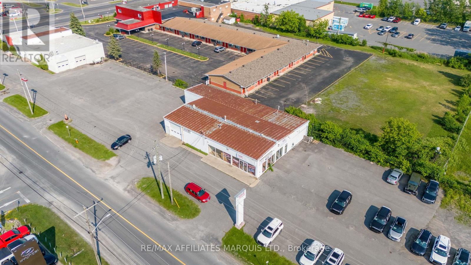 1200 Brookdale Avenue N Property Photo 6