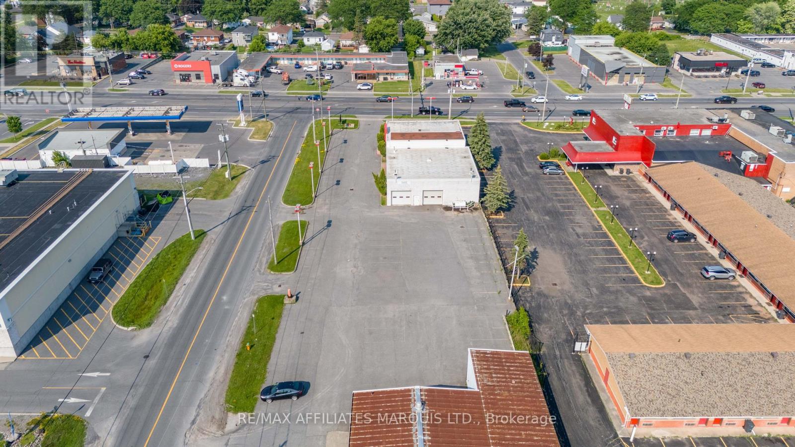 1200 Brookdale Avenue N Property Photo 7