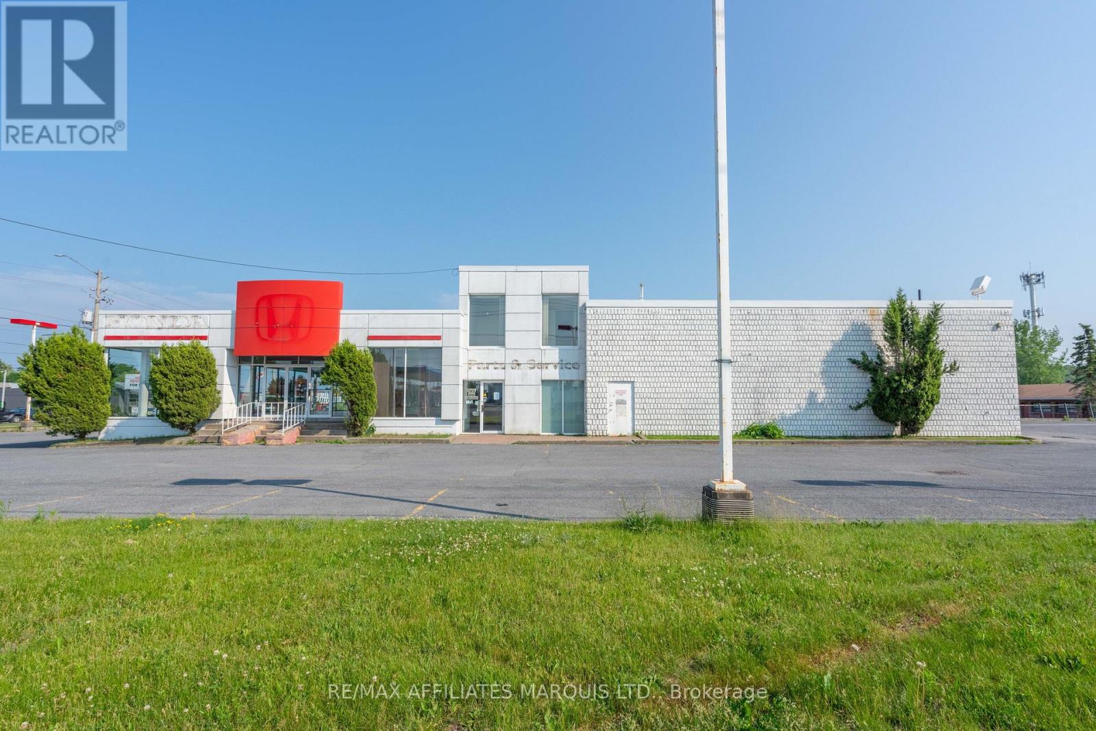 1200 Brookdale Avenue N Property Photo 14