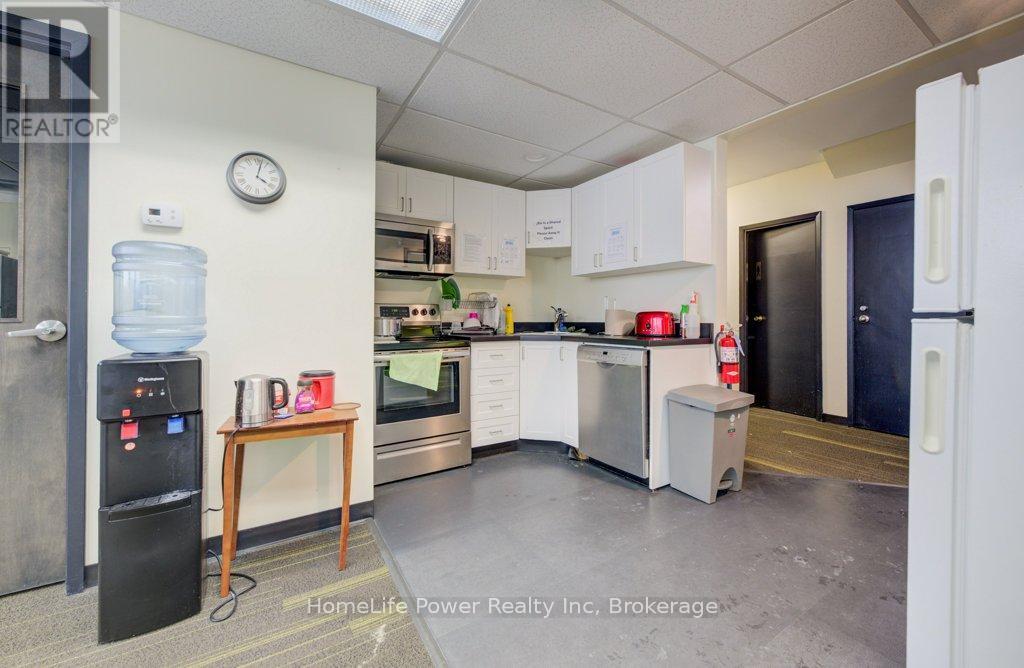 354 Charles Street E Property Photo 8