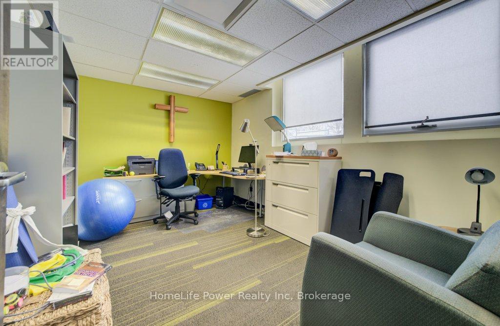 354 Charles Street E Property Photo 9