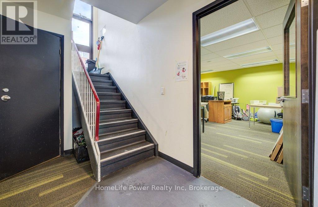 354 Charles Street E Property Photo 12